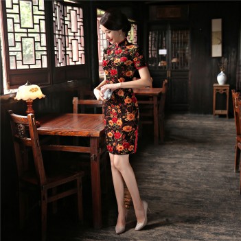 Floral embroidery short sleeve knee length velvet cheongsam Chinese dress