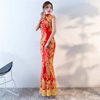 Red key hole neck cheongsam Chinese dress with lace floral embroidery