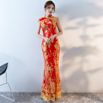 Red key hole neck cheongsam Chinese dress with lace floral embroidery
