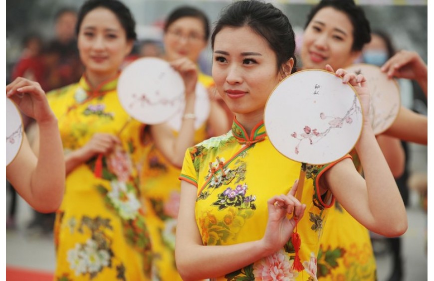 Teen’s Qipao Prom Dress Sparks New Debate
